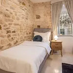 Lola - Zf Hvar Apartmán *