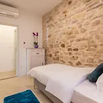Lola - Zf Hvar Apartmán