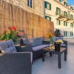 Lola - Zf Hvar Apartmán