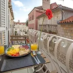 Lola - Zf Hvar Apartmán