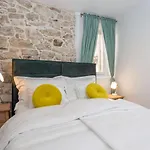 Lola - Zf Hvar Hvar Town