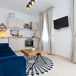 Lola - Zf Hvar Apartmán
