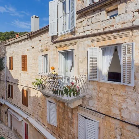 Lola - Zf Hvar *