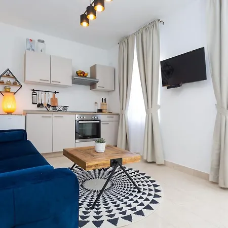 Lola - Zf Hvar Apartment