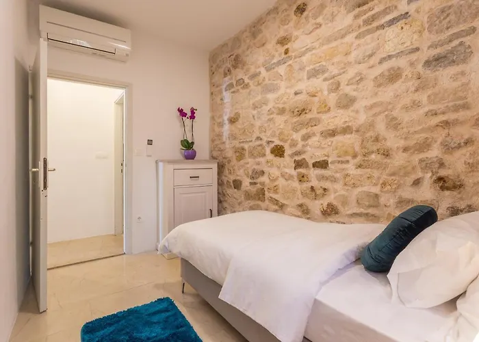 Lola - Zf Hvar Daire