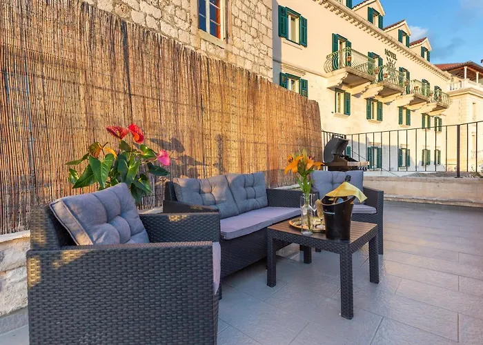 Lola - Zf Hvar Daire