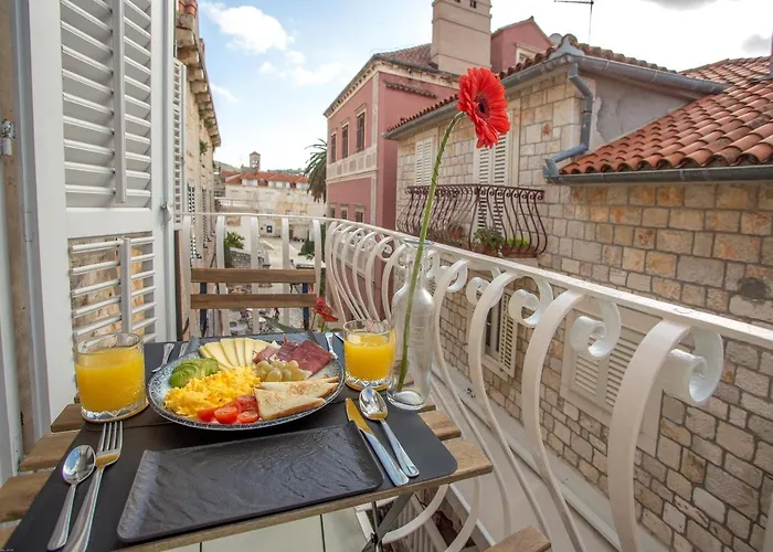Lola - Zf Hvar Daire