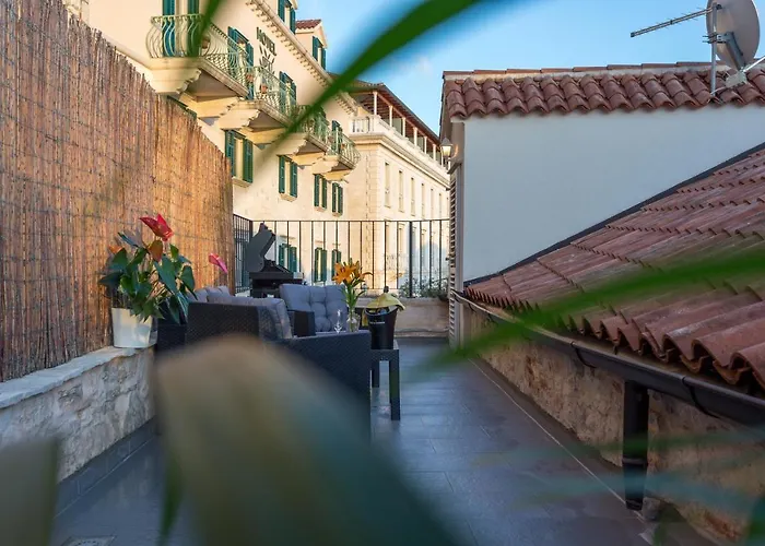 Lola - Zf Hvar Daire
