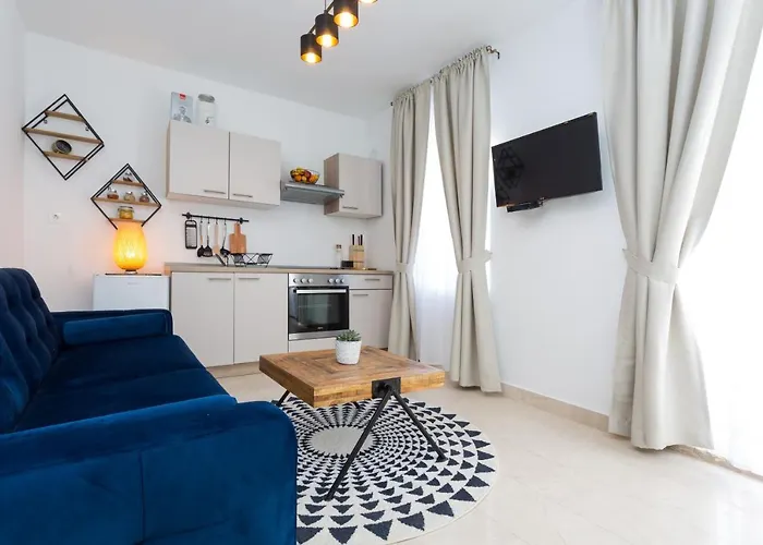 Lola - Zf Hvar Daire