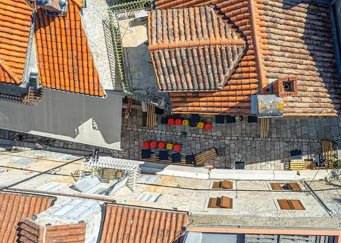 Lola - Zf Hvar Hvar Town
